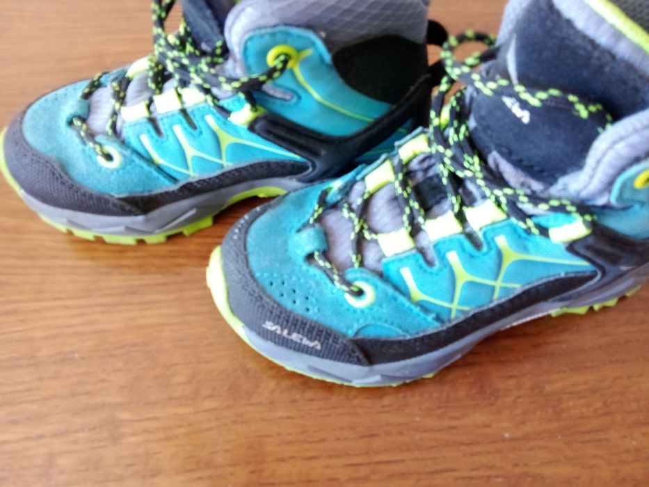 Салева, Оригинални, ефектни и удобни, детски обувки номер 26