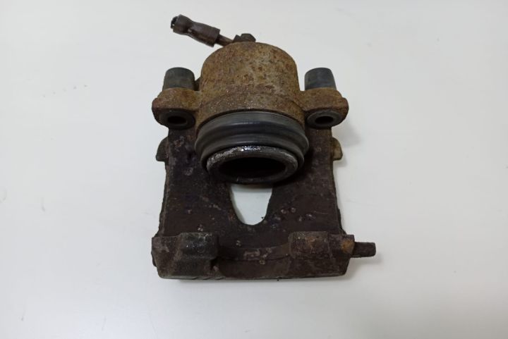 Etrier  stanga fata Skoda Octavia prima generatie seria