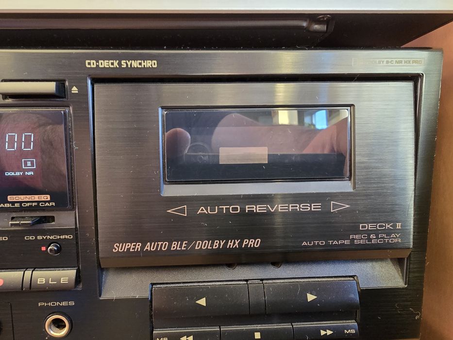 Продавам двоен касетен дек Pioneer CT-W851R.