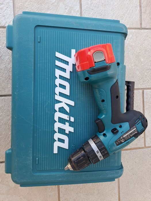 Masina de gaurit Makita 8271D, 2 baterii