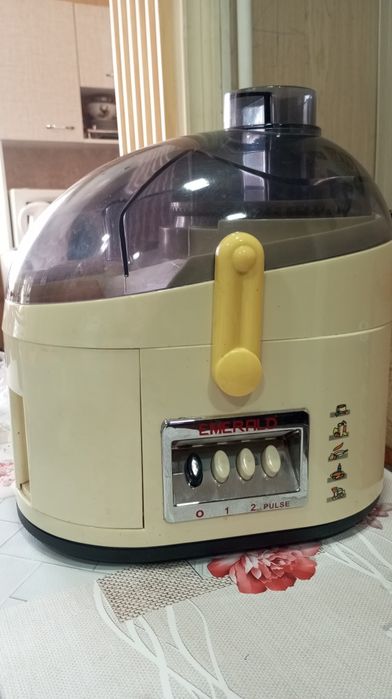 Соковыжималка Emerald