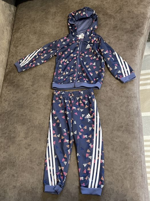 Адидас комплект за бебета 12 месеца
