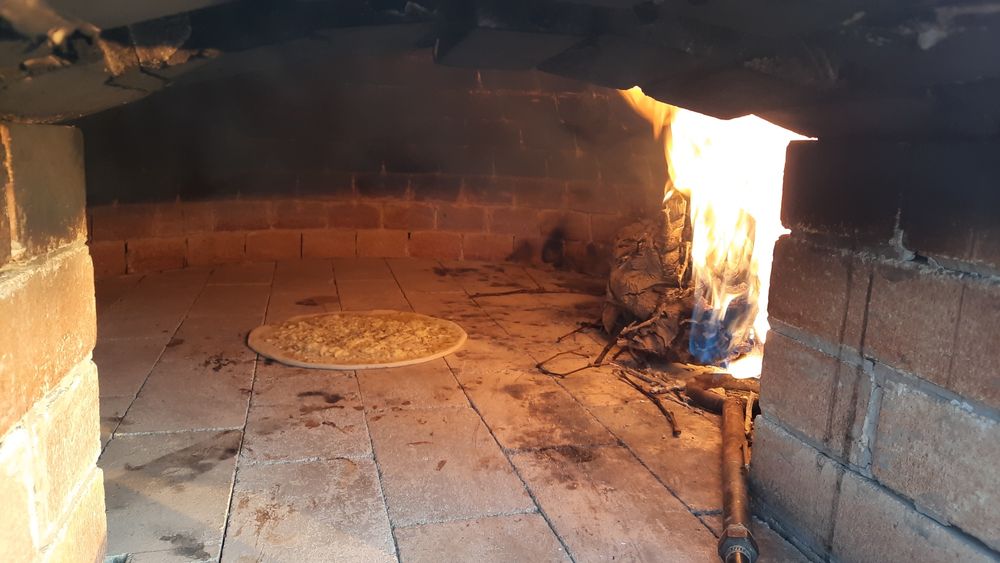 Pompei pechka pitsa va boshqa narsalar pishiradi