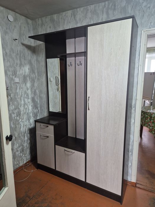 Прихожая с обувной тумбой