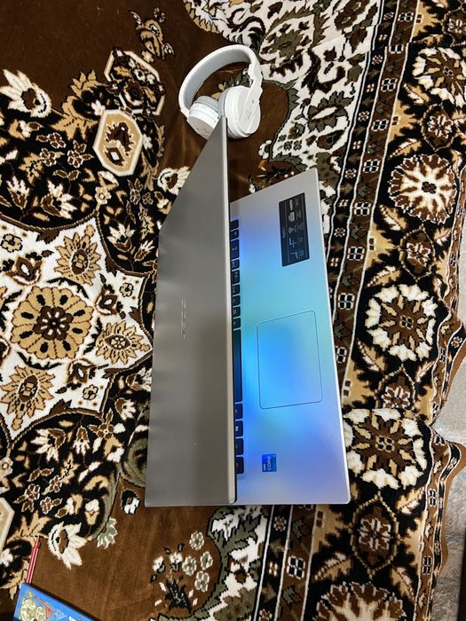 Acer стильный новый 11пок