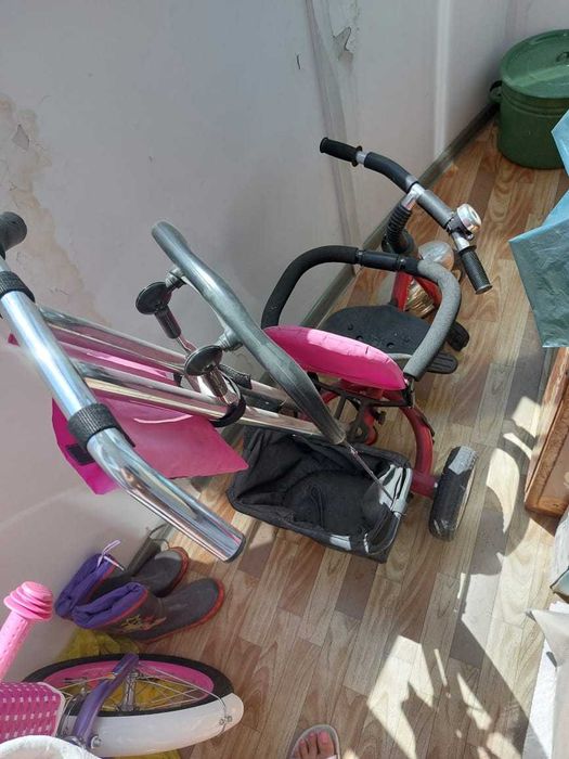 Велосипед детский с родительской ручкой.