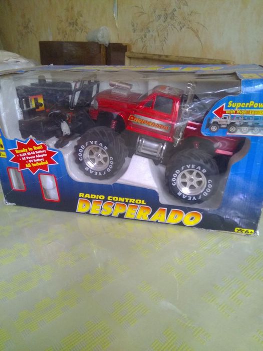 Продам радио управляемую машинку