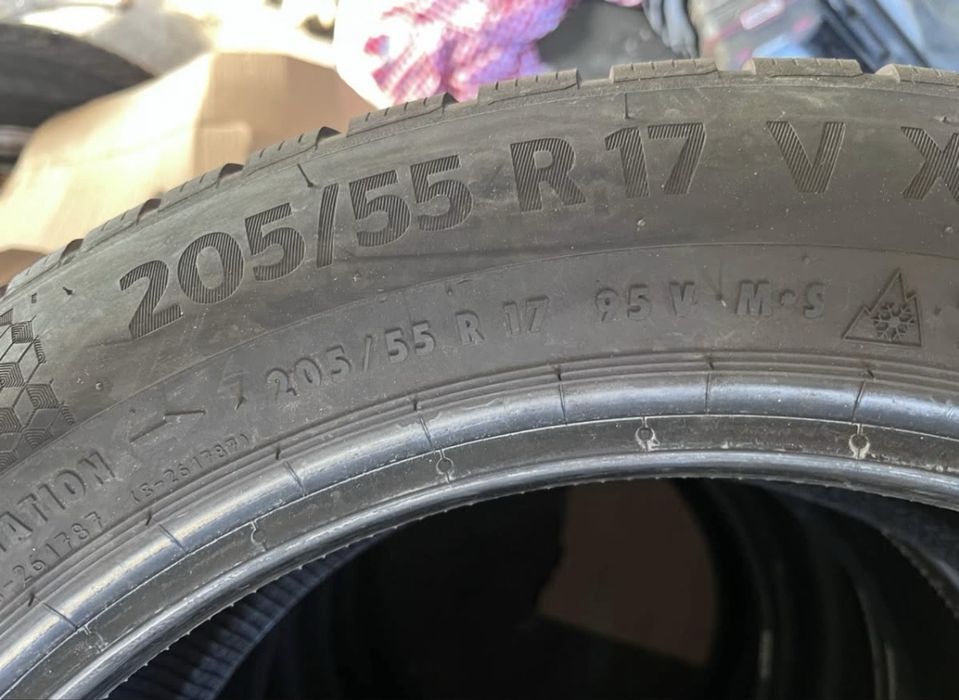 Продавам 2бр гуми 205/55R17 Continental Contiwinter
