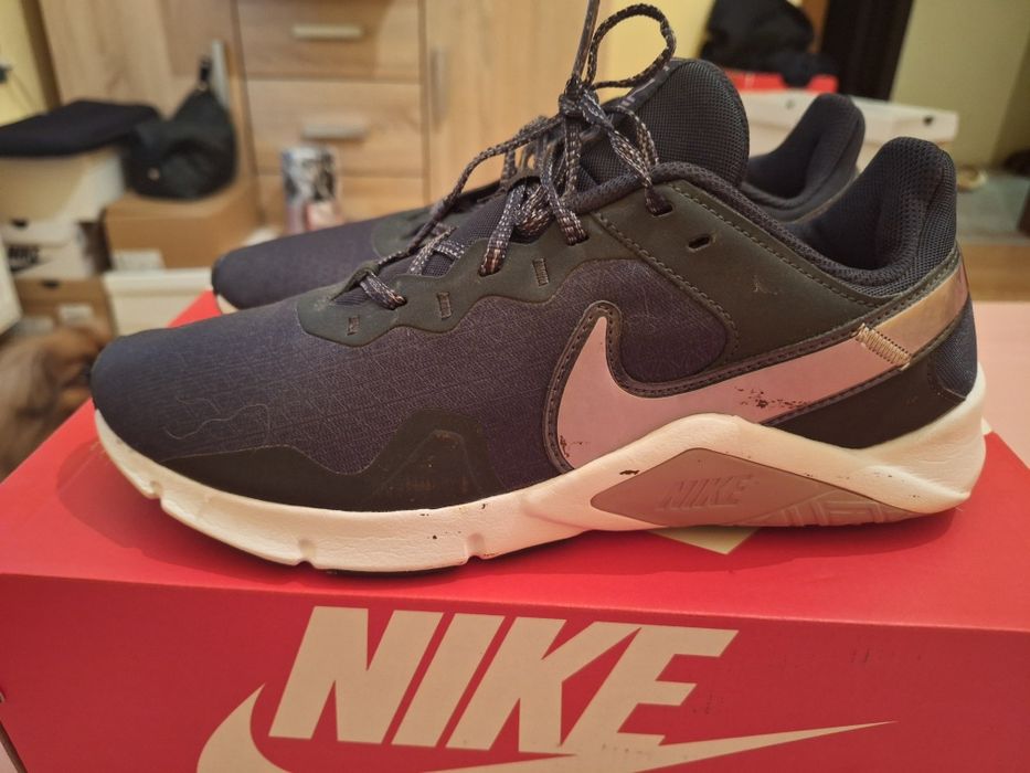 Дамски маратонки Nike Legend Essential 2 Premium.