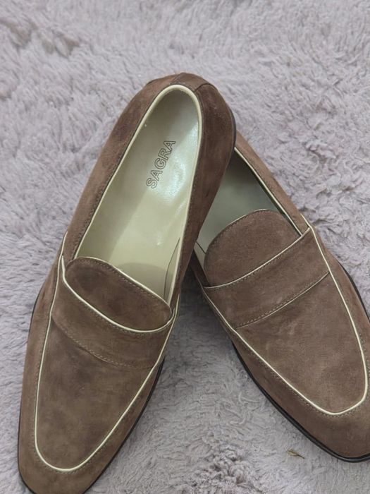 Pantofi bărbătești SAGRA din piele întoarsă – Made in Italy – Mărimea42. Ca noi,purtați o singura data la un eveniment.