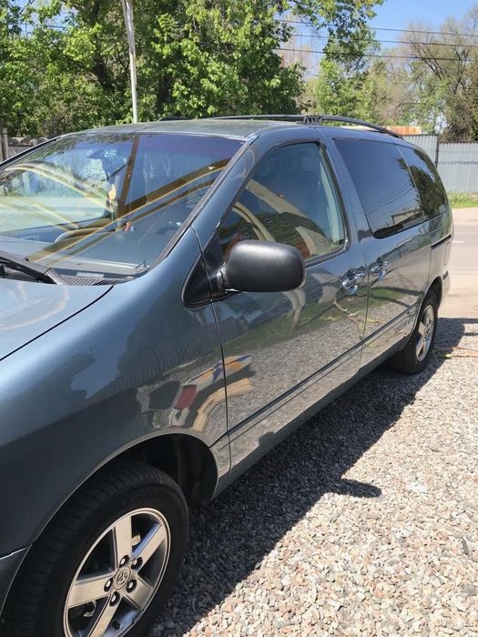 Тойёта сиенна продам