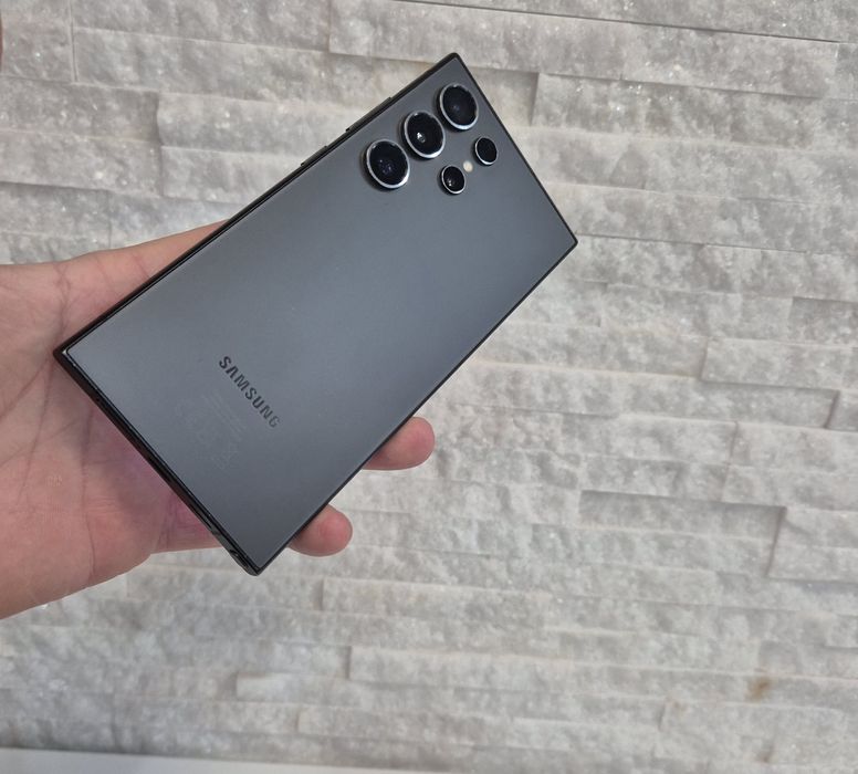 Galaxy S24 Ultra 5G 512GB. 12GB RAM. Black bună