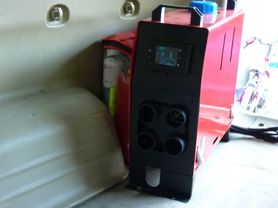 Суха печка на 12V-5 или 8KW четири изхода за топъл въздух