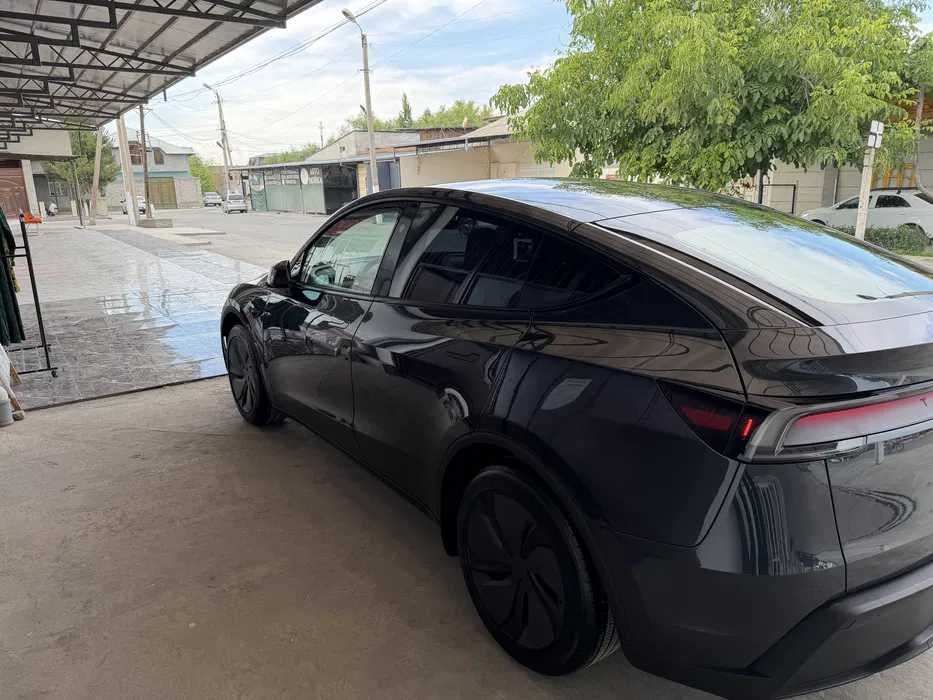 Tesla model Y juniper (RWD) 2025/06 Год 8500 К/М пробег