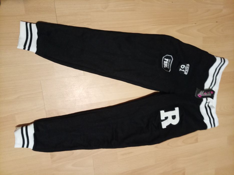 Pantaloni noi de trening f  groși,cu etichetă