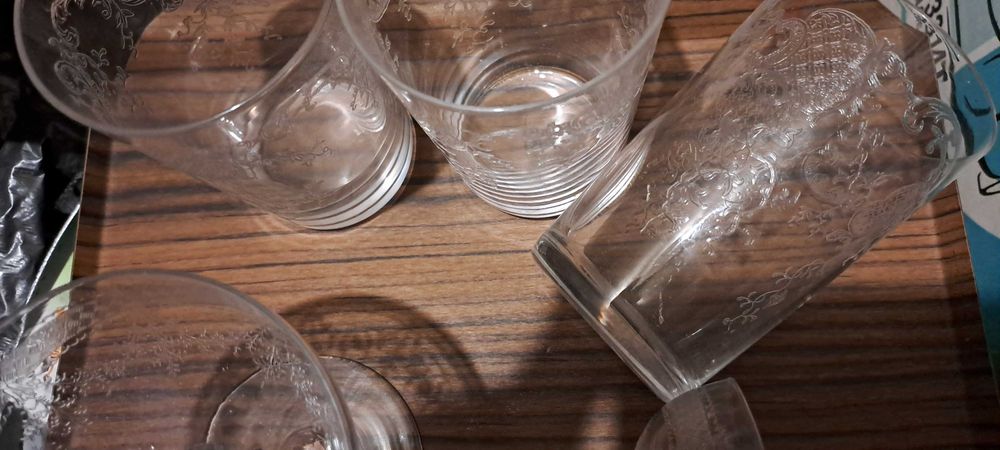 Кристални чаши - 2 бр. за шампанско и 3 бр. за вода - 47 лв.