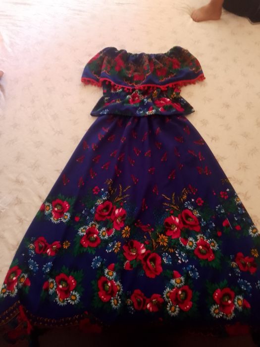 Vând costum tradițional an stare buna