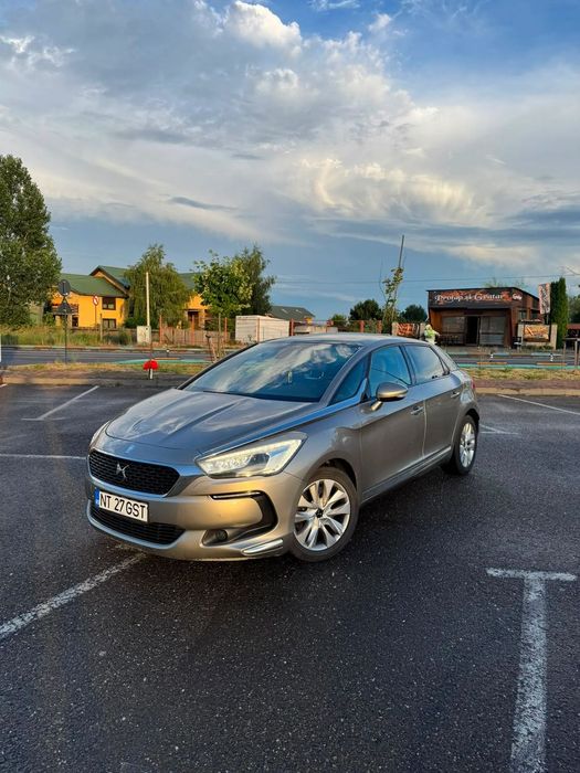 DS Automobiles DS 5 Panoramic//Automata//Cornering