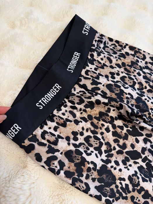 Дамски спортни клинoве STRONGER – леопардов принт, размер M