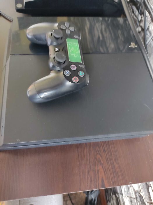 Конзола PlayStation 4 с акаунт за безплатни игри