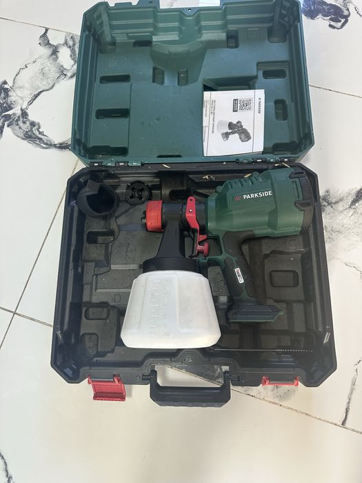 Vand pistol de vopsit pe baterie pret 150 lei