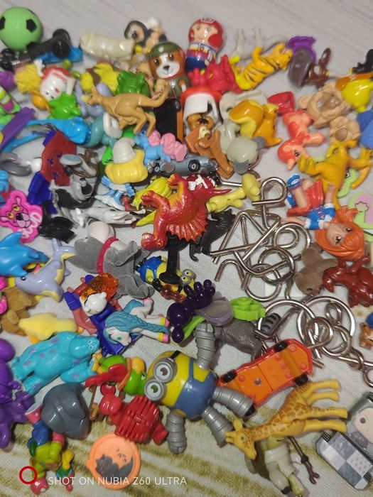 Игрушки Киндер сюрприз и Той бокс