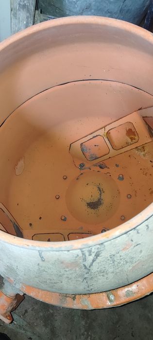 Продам бетономешалку Alteco 140