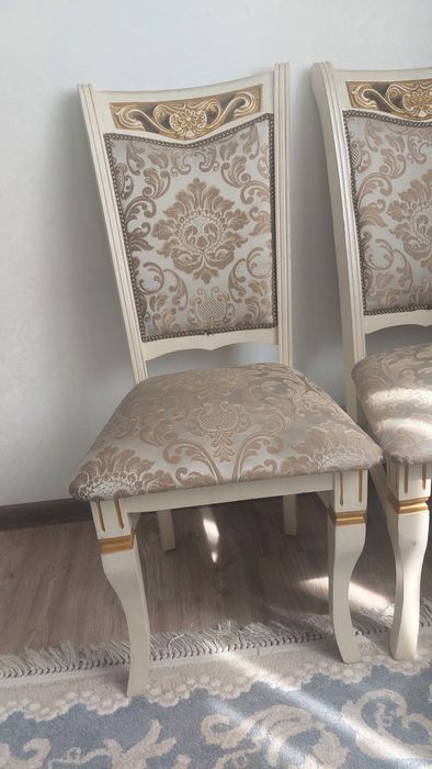 Продам стол и стулья