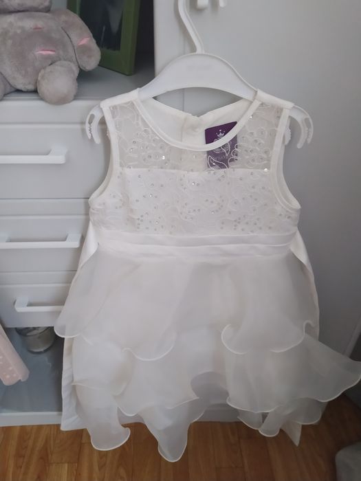 продам платья на 4-5 лет