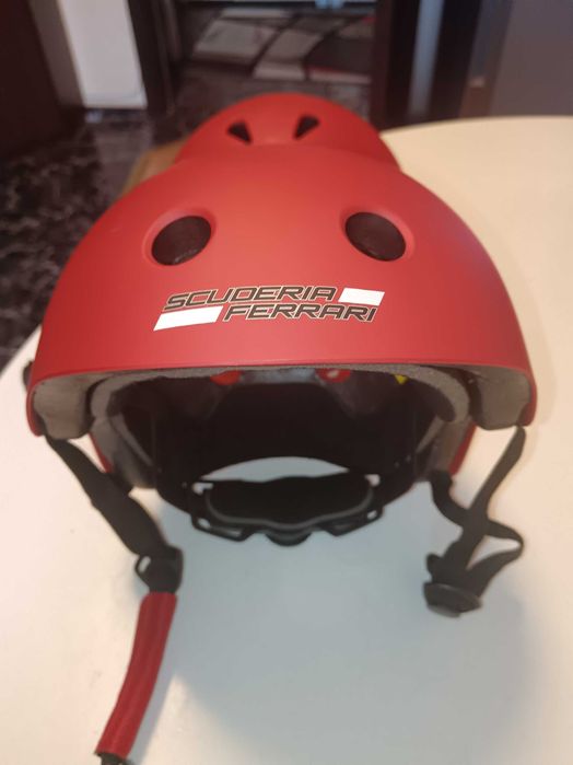 Детска предпазна каска Ферари