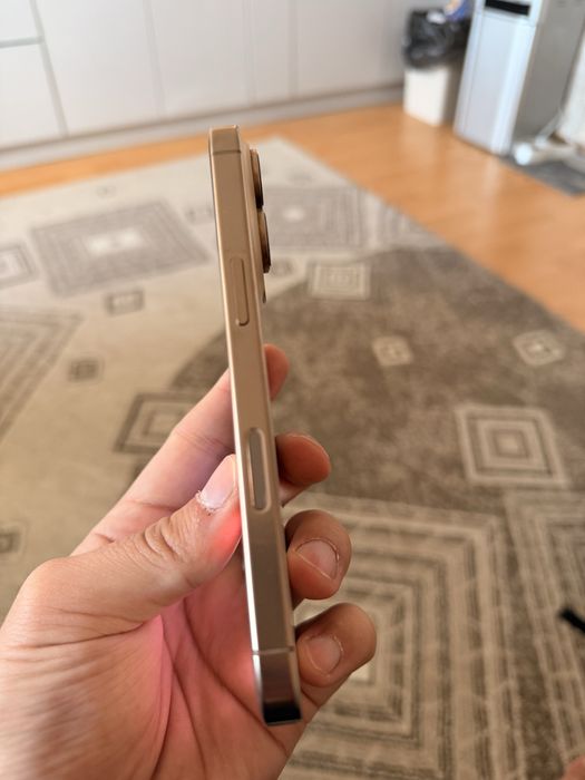 Iphone 16pro 256gb gold titan