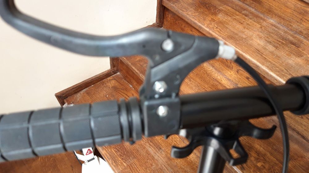 Trotineta adulti. 2 amortizoare. Frana de mana. Div culori. Noua.