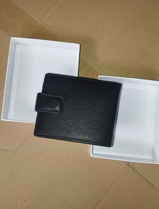 Кожаный кошелёк в подарочной упаковке