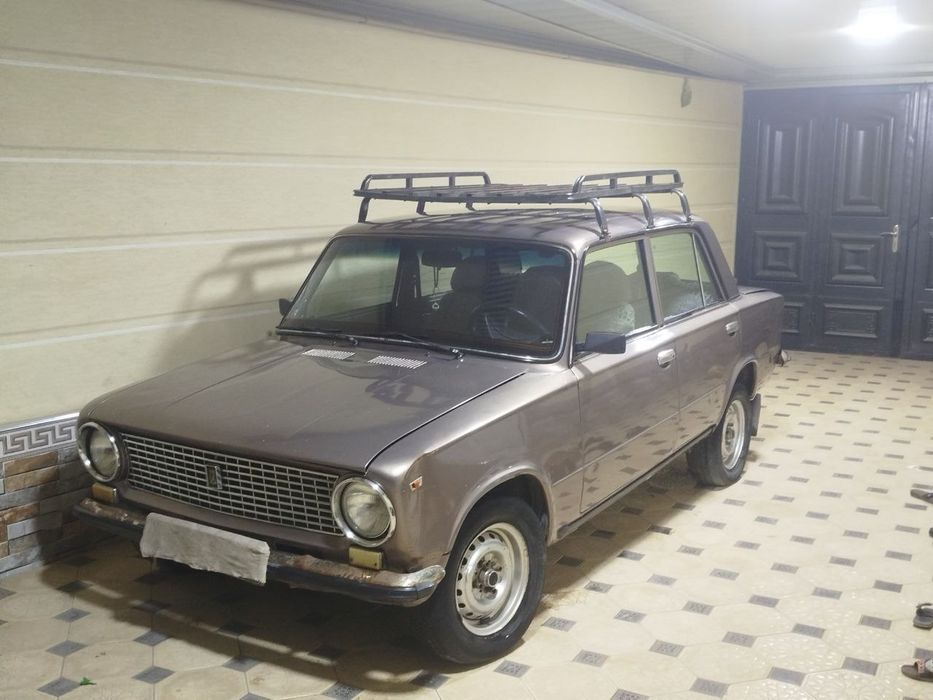 1972 yil rangi mokriy asvalt 
Yili  1972
Rangi mokriy asfal
Kiraska ca