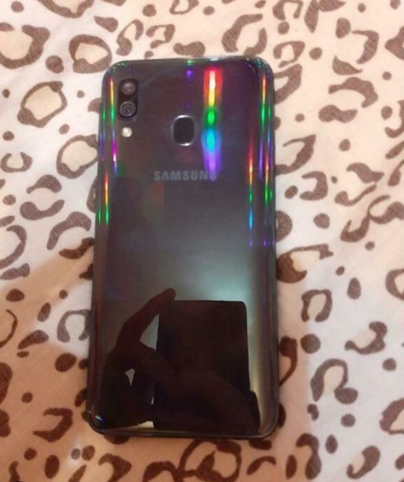 Samsung A40 64 gb