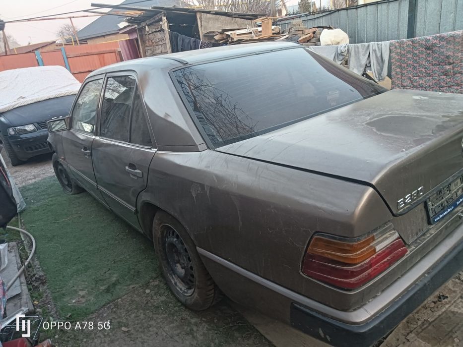 Мерседе Е200 124