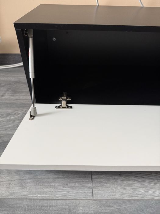 Шкаф бял Гланц черен мат