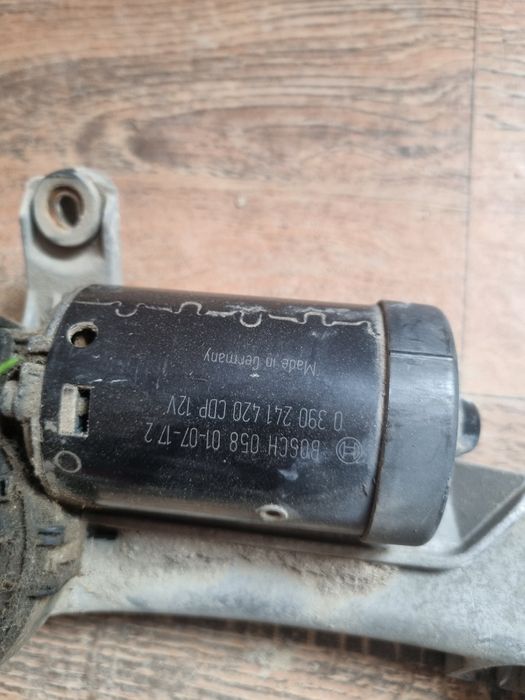 Дворник на Мерседес w210