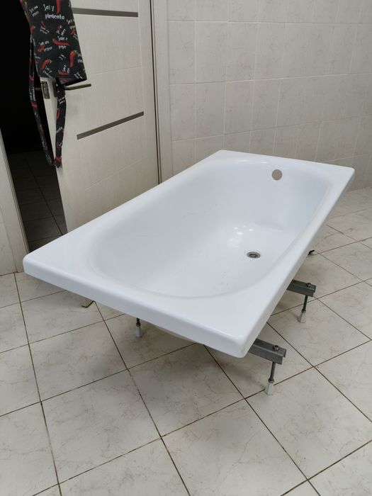 Ванна с опорами в продаже