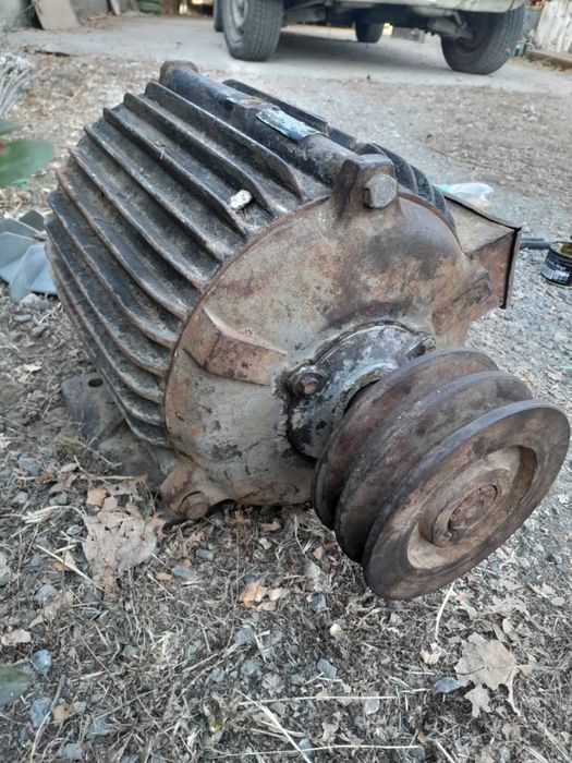 Электродвигатель асинхронный! Мощность 7,5кВт с! 1460 об/мин! Напр 380