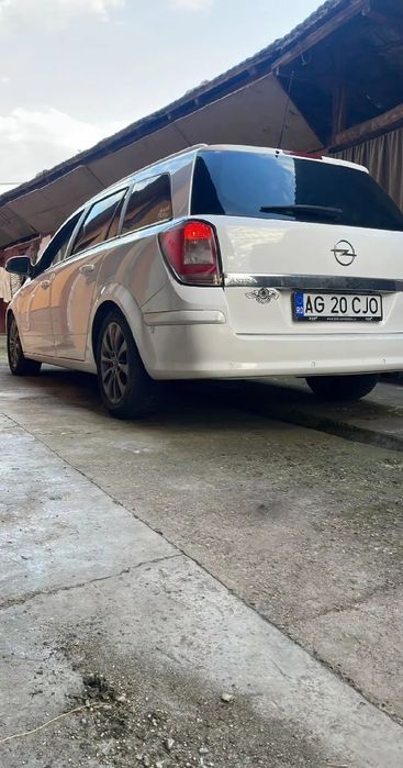 Vând  Opel Astra H 2010