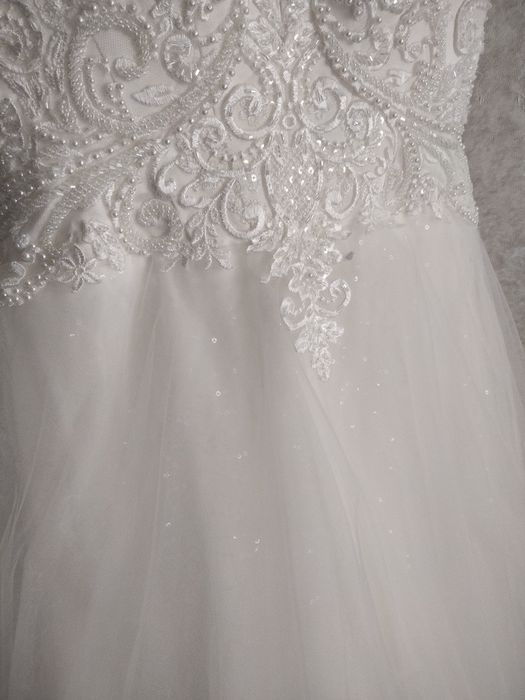 Изящное свадебное платье