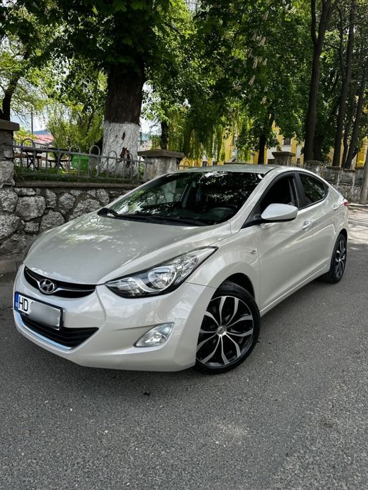 Hyundai elantra,an 2012,benzina +gpl,taxe la zi