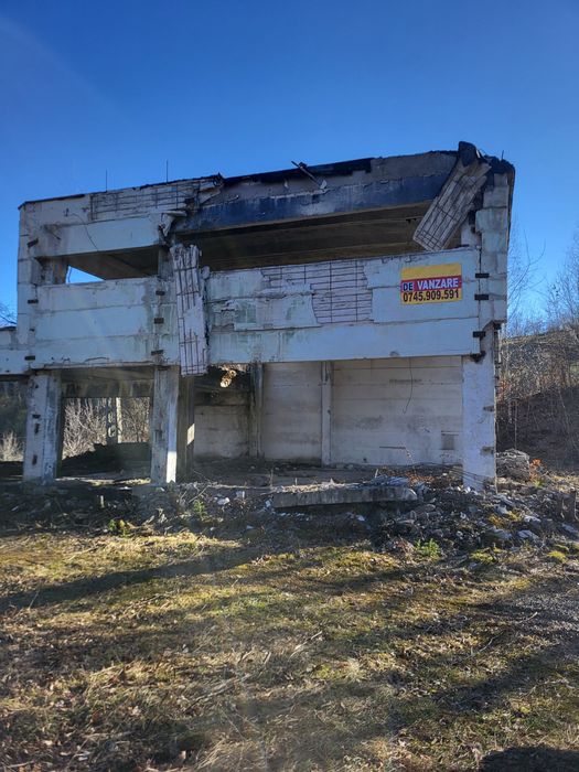 Vand teren  cu cabana in Șuncuius