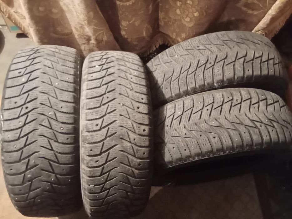 Продам зимние шипованные шины