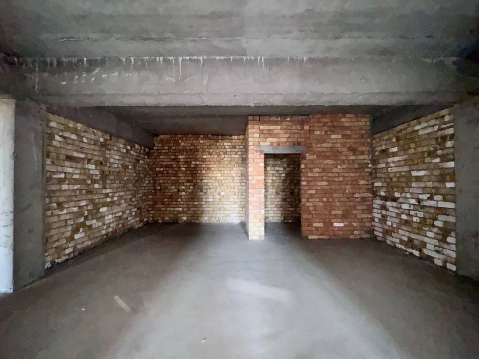 Продается коробка 3-4/5/5 на Буз-2. Площадь 105 квм