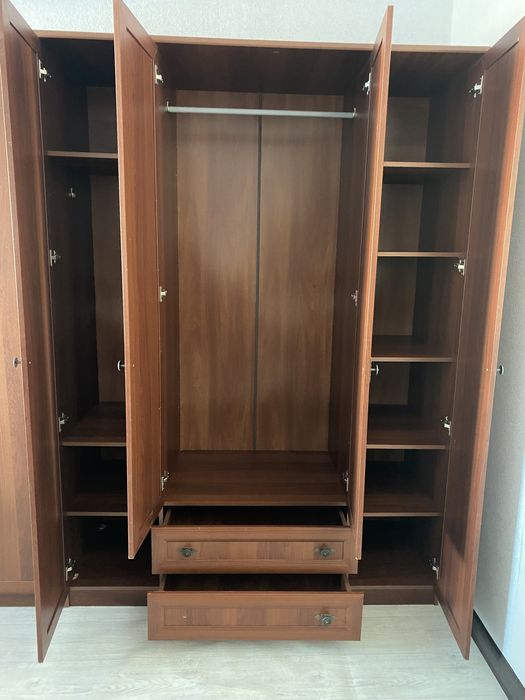 Продам отличный шкаф