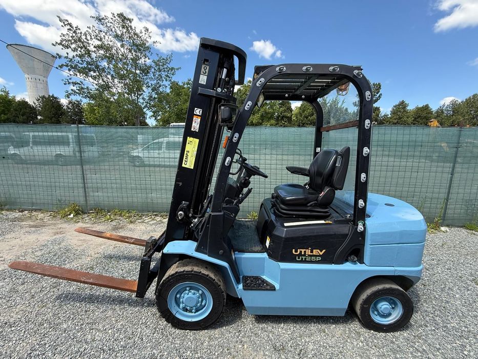 Hyster Utilev UT25P Stivuitor Hyster Utilev UT25P - 2019 - 2150 ore - Diesel - Translație