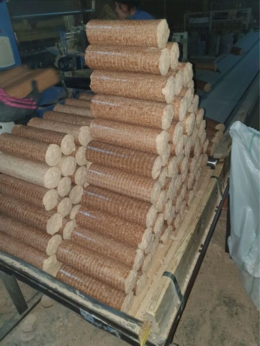 Brichete cilindrice de fag livrate la domiciliu
