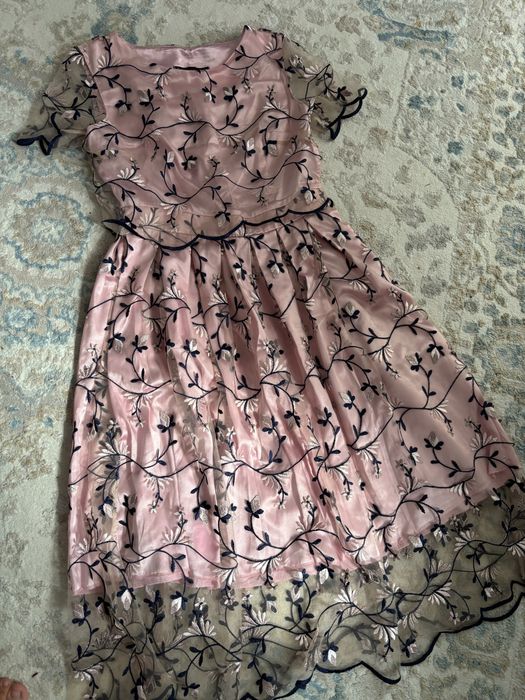 Той көйлектері сатылады.